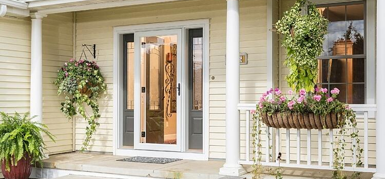 screen door installation in Calipatria